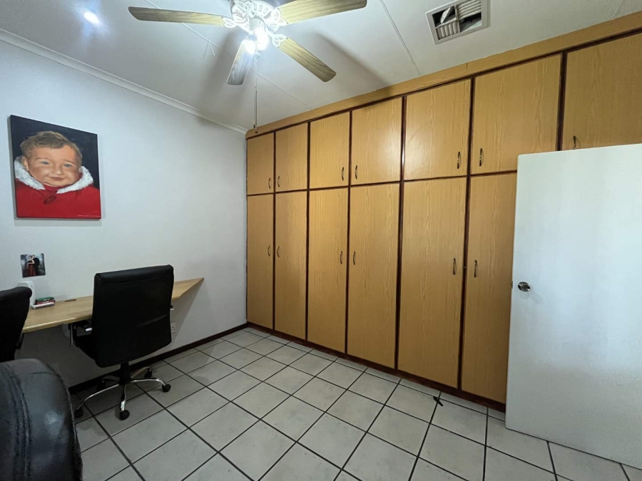 3 Bedroom Property for Sale in Olyfvenhoudtsdrift Northern Cape